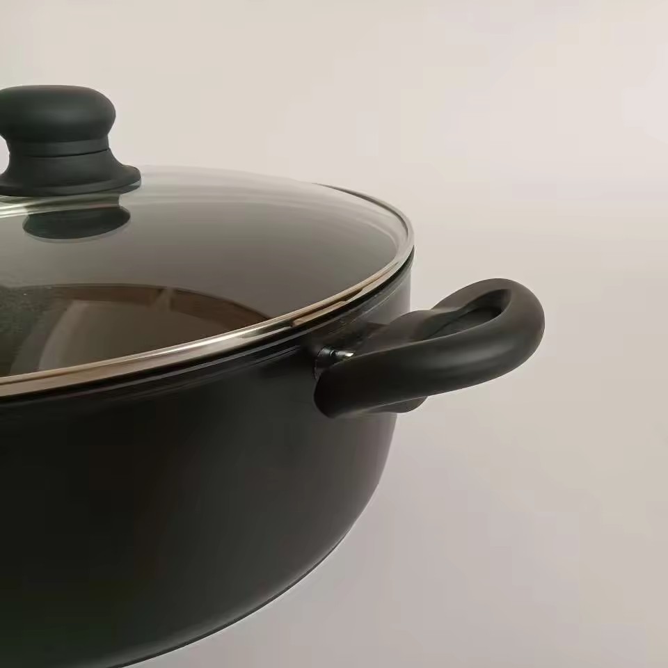 El Cookware antiadherente de aluminio de los potes y de las cacerolas de la cocina fija el pote negro de la sopa con la tapa de cristal